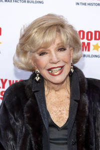 Enthüllung von Mary Pickfords Kleid im Hollywood Museum in Los Angeles