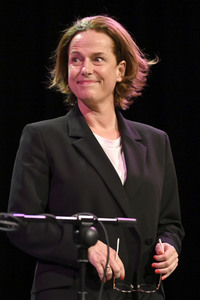 Claudia Michelsen, Fabian Hinrichs und Knut Elstermann auf der lit.Cologne 2023 in Köln