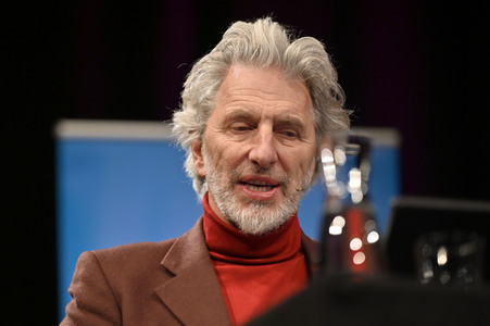 Nina Kunzendorf, Rufus Beck und Bärbel Schäfer auf der lit.Cologne 2023 in Köln