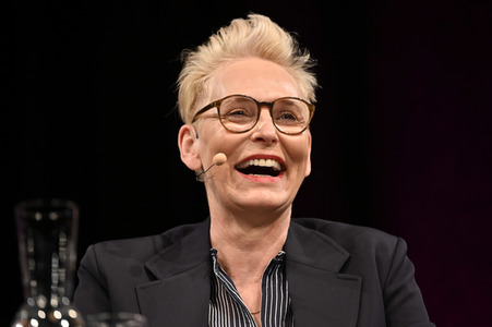 Nina Kunzendorf, Rufus Beck und Bärbel Schäfer auf der lit.Cologne 2023 in Köln