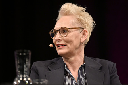 Nina Kunzendorf, Rufus Beck und Bärbel Schäfer auf der lit.Cologne 2023 in Köln