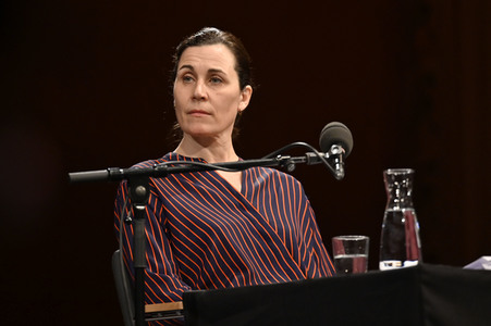 Nina Kunzendorf, Rufus Beck und Bärbel Schäfer auf der lit.Cologne 2023 in Köln