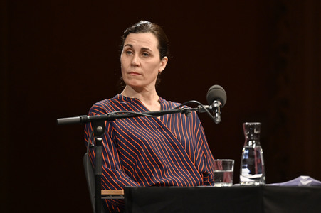 Nina Kunzendorf, Rufus Beck und Bärbel Schäfer auf der lit.Cologne 2023 in Köln