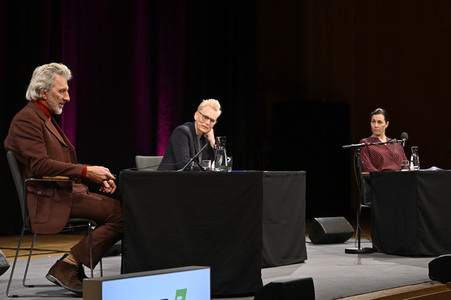 Nina Kunzendorf, Rufus Beck und Bärbel Schäfer auf der lit.Cologne 2023 in Köln