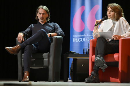 Svenja Flaßpöhler, Michel Friedman und Richard David Precht auf der lit.Cologne 2023 in Köln