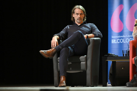 Svenja Flaßpöhler, Michel Friedman und Richard David Precht auf der lit.Cologne 2023 in Köln