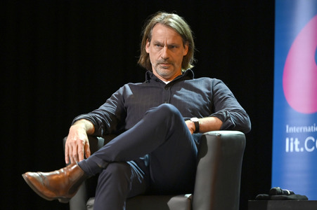 Svenja Flaßpöhler, Michel Friedman und Richard David Precht auf der lit.Cologne 2023 in Köln