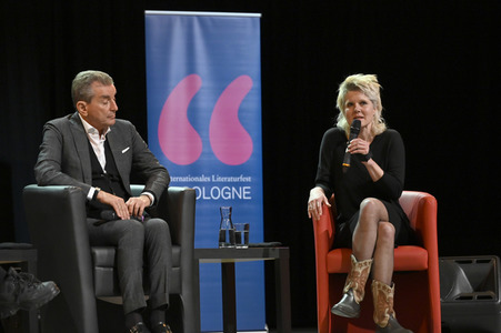 Svenja Flaßpöhler, Michel Friedman und Richard David Precht auf der lit.Cologne 2023 in Köln
