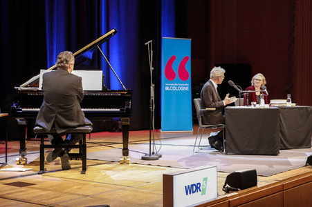 Elke Heidenreich, Dirk von Petersdorff und Marc-Aurel Floros auf der lit.Cologne 2023 in Köln
