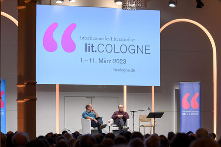 Ian McEwan, Bernhard Robben und Ulrich Noethen auf der lit.Cologne 2023 in Köln