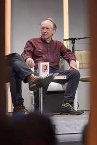 Ian McEwan, Bernhard Robben und Ulrich Noethen auf der lit.Cologne 2023 in Köln