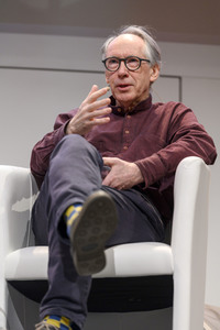 Ian McEwan, Bernhard Robben und Ulrich Noethen auf der lit.Cologne 2023 in Köln