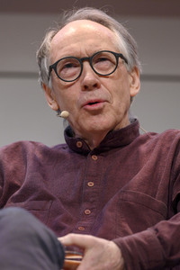Ian McEwan, Bernhard Robben und Ulrich Noethen auf der lit.Cologne 2023 in Köln