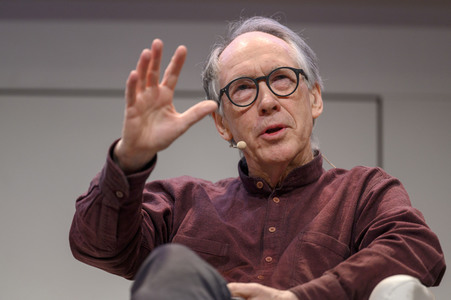 Ian McEwan, Bernhard Robben und Ulrich Noethen auf der lit.Cologne 2023 in Köln