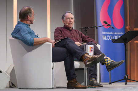 Ian McEwan, Bernhard Robben und Ulrich Noethen auf der lit.Cologne 2023 in Köln