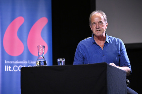 Mick Herron und Dietmar Bär auf der lit.Cologne 2023 in Köln