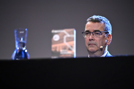 Mick Herron und Dietmar Bär auf der lit.Cologne 2023 in Köln