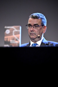 Mick Herron und Dietmar Bär auf der lit.Cologne 2023 in Köln