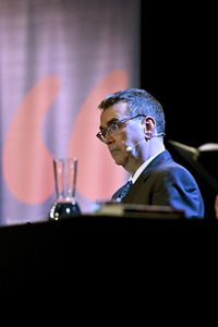 Mick Herron und Dietmar Bär auf der lit.Cologne 2023 in Köln