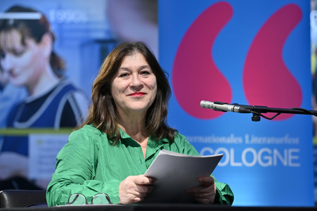 Karina Sainz Borgo und Eva Mattes auf der lit.Cologne 2023 in Köln