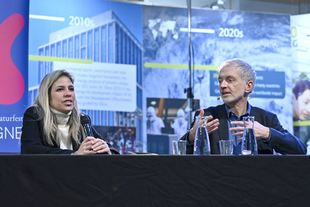Karina Sainz Borgo und Eva Mattes auf der lit.Cologne 2023 in Köln