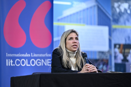 Karina Sainz Borgo und Eva Mattes auf der lit.Cologne 2023 in Köln