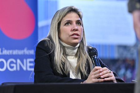 Karina Sainz Borgo und Eva Mattes auf der lit.Cologne 2023 in Köln