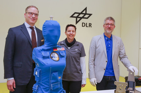 Pressekonferenz in Deutschen Zentrum für Luft-und Raumfahrt in Köln