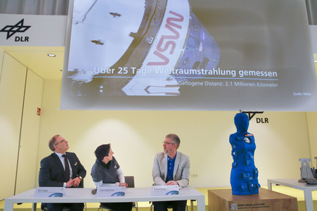 Pressekonferenz in Deutschen Zentrum für Luft-und Raumfahrt in Köln