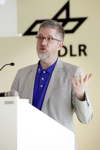 Pressekonferenz in Deutschen Zentrum für Luft-und Raumfahrt in Köln