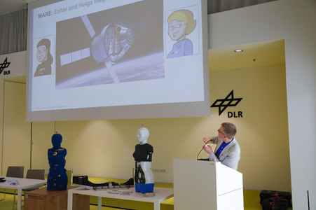 Pressekonferenz in Deutschen Zentrum für Luft-und Raumfahrt in Köln