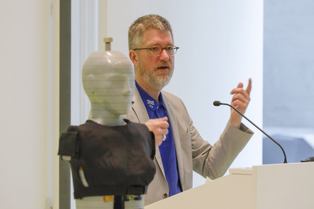 Pressekonferenz in Deutschen Zentrum für Luft-und Raumfahrt in Köln