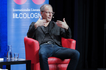 Maxim Leo und Jochen Gutsch auf der lit.Cologne 2023 in Köln