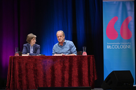 A.L. Kennedy und Anna Thalbach auf der lit.Cologne 2023 in Köln
