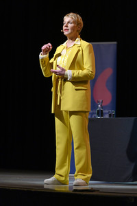Cordula Stratmann und Bjarne Mädel auf der lit.Cologne 2023 in Köln