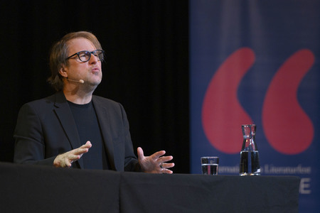 Cordula Stratmann und Bjarne Mädel auf der lit.Cologne 2023 in Köln