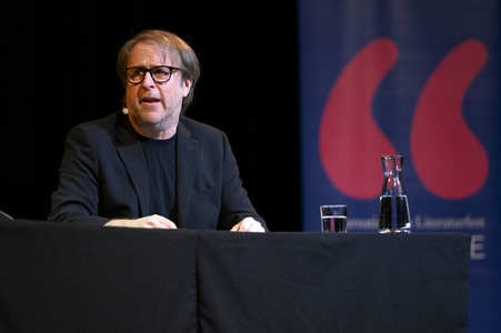 Cordula Stratmann und Bjarne Mädel auf der lit.Cologne 2023 in Köln