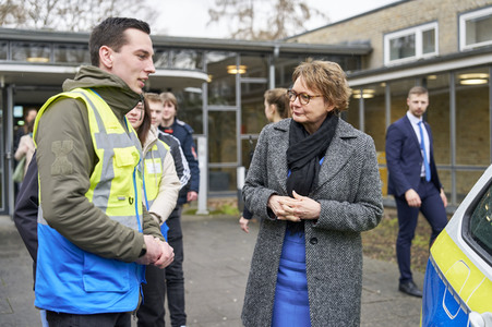 Daniela Behrens besucht Bereufsschule in Hannover
