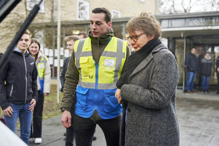 Daniela Behrens besucht Bereufsschule in Hannover