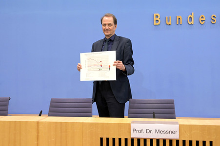 Bundespressekonferenz Prognose zur Treibhausgasbilanz 2022 in Berlin