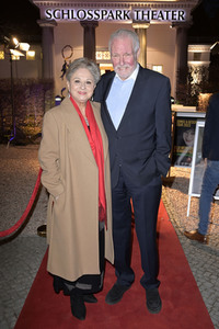 Theaterpremiere 'Biedermann und die Brandstifter' in Berlin