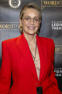 WordTheate-Präsentation 'An All-Star Celebrity and Literary Salute to Our Vets' in Los Angeles