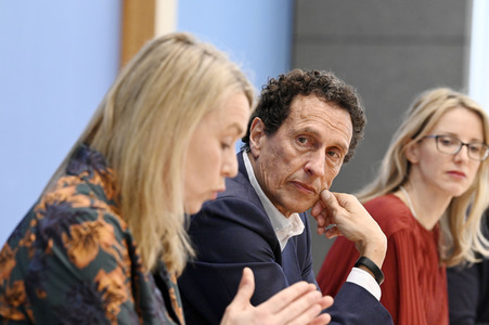 Bundespressekonferenz Stellungnahme 'Mensch und Maschine - Herausforderungen durch Künstliche Intelligenz' in Berlin