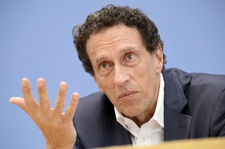Bundespressekonferenz Stellungnahme 'Mensch und Maschine - Herausforderungen durch Künstliche Intelligenz' in Berlin