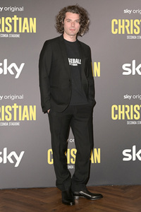 Season 2 Premiere 'Christian' in Rom