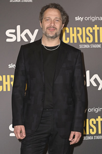 Season 2 Premiere 'Christian' in Rom