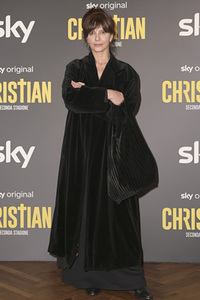 Season 2 Premiere 'Christian' in Rom