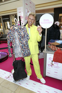 Charity-Flohmarkt zugunsten der Tribute to Bambi Stiftung in Hamburg