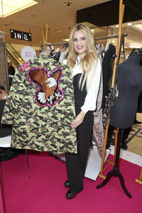 Charity-Flohmarkt zugunsten der Tribute to Bambi Stiftung in Hamburg