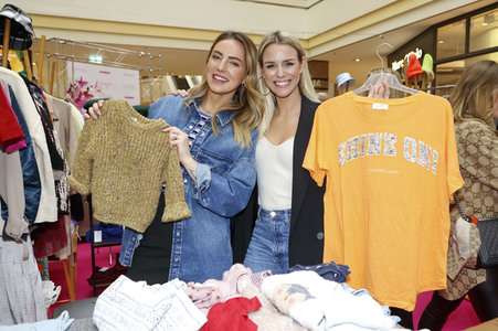 Charity-Flohmarkt zugunsten der Tribute to Bambi Stiftung in Hamburg